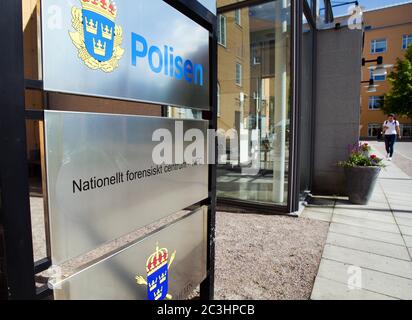 Polizia e NFC (Centro Nazionale forense) a Linköping.Foto Gippe Gustafsson Foto Stock