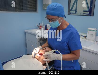 PULIZIA DEI DENTI Foto Stock