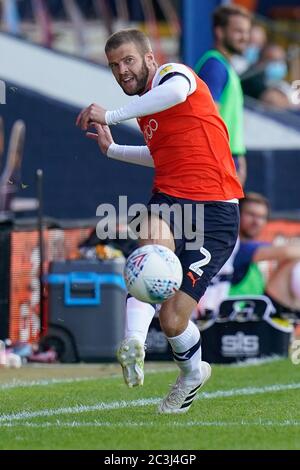 Luton, Bedfordshire, Regno Unito. 20 Giugno 2020. Martin Cranie di Luton Town durante la partita del campionato Sky Bet tra Luton Town e Preston North End a Kenilworth Road, Luton, Inghilterra. Foto di David Horn. Credit: Prime Media Images/Alamy Live News Foto Stock