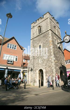 I resti della chiesa di San Giorgio, ora conosciuta come Torre di San Giorgio a Canterbury, Kent. Foto Stock