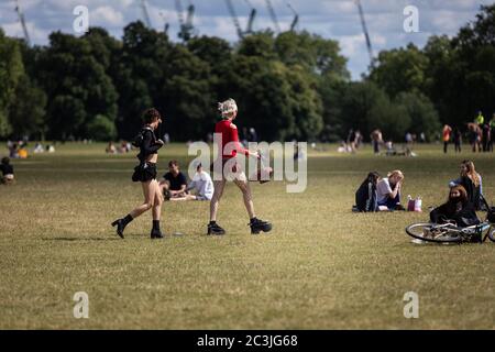 Londra, Regno Unito. 20 Giugno 2020. Una protesta pacifica Black Lives Matter si svolge ad Hyde Park a Londra. Credit: Carol Moir/Alamy Foto Stock