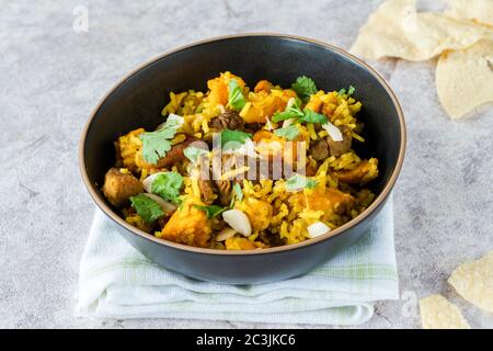 Biryani di agnello e albicocca con patate dolci Foto Stock