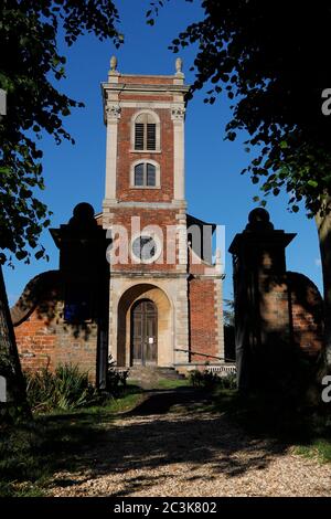 Chiesa di Santa Maria Maddalena, Willen, Milton Keynes, costruita nel 1685 da Robert Hooke. Foto Stock
