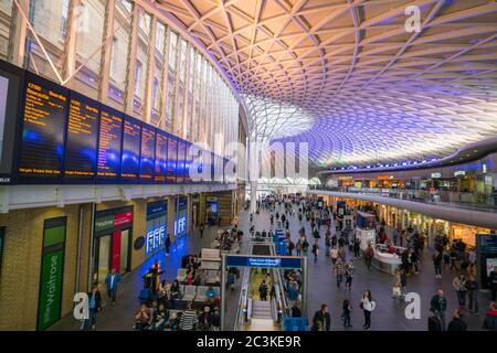 Vista aerea sulla stazione di Kings Cross a Londra - LONDRA, INGHILTERRA - 14 SETTEMBRE 2016 Foto Stock