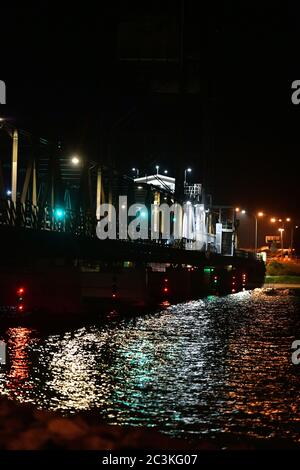 Una vista del ponte sul fiume Clyde a Batemans Bay, Australia. Foto Stock