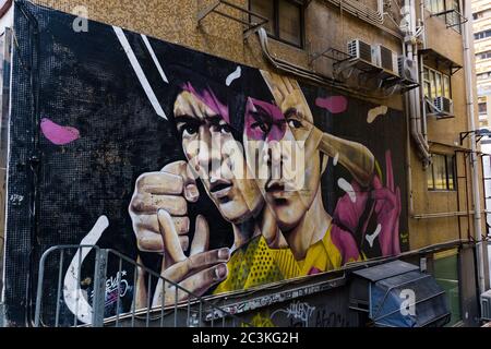 Murale leggendario Bruce Lee creato dall'artista sudcoreano a Tank Lane, Street, situato a Sheung WAN, Hong Kong Foto Stock