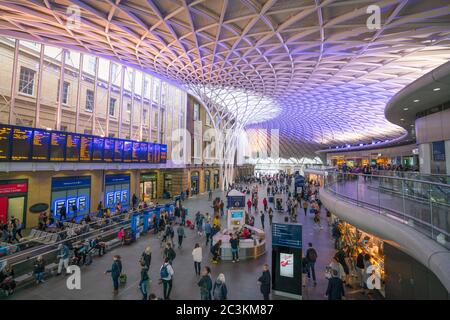 Vista aerea sulla stazione di Kings Cross a Londra - LONDRA, INGHILTERRA - 14 SETTEMBRE 2016 Foto Stock