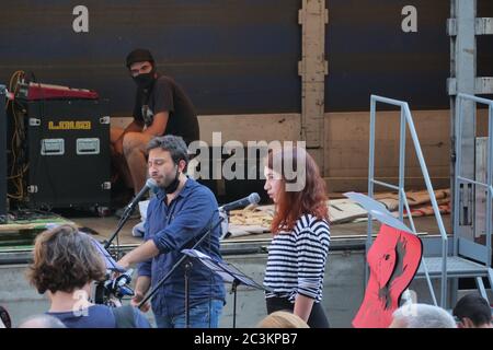 Milano, Italia. 20 Giugno 2020. Manifestazione in via gioia contro il Governatore Attilio Fontana e il Consigliere Giulio Gallera per la cattiva gestione sanitaria in Lombardia durante la chiusura, organizzata da sindacati e centri sociali. (Foto di Luca ponti/Pacific Press) Credit: Pacific Press Agency/Alamy Live News Foto Stock