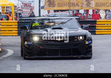 Bang Saen, Thailandia - 28 novembre 2015: La Chevrolet Camaro di Tomas Enge gareggiando nella Super Class del Bang Saen Speed Festival a Bang Saen, Cho Foto Stock