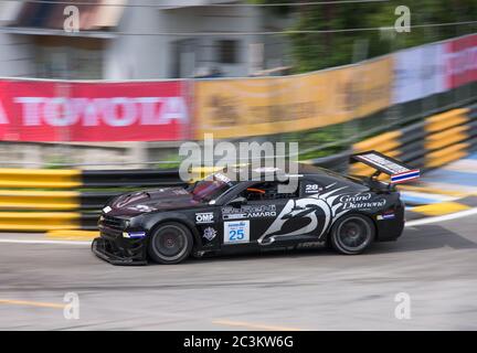 Bang Saen, Thailandia - 28 novembre 2015: La Chevrolet Camaro di Tomas Enge gareggiando nella Super Class del Bang Saen Speed Festival a Bang Saen, Cho Foto Stock