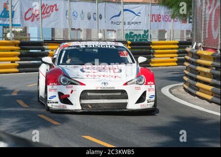 Bang Saen, Thailandia - 28 novembre 2015: La Toyota 86 di Manat Kulapalanont in gara nella Super 2000 Class del Bang Saen Speed Festival a Bang SAE Foto Stock