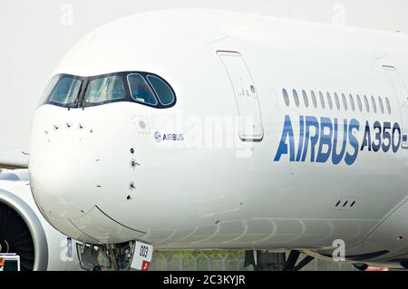 SINGAPORE - FEBBRAIO 12: Airbus A350 XWB Prototype 003 al Singapore Airshow, Changi Exhibition Centre di Singapore il 12 Febbraio 2014. Foto Stock