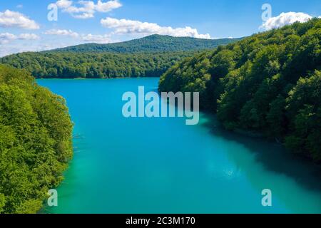 Vista aerea dei laghi del Parco Nazionale dei Laghi di Plitvice, Croazia Foto Stock