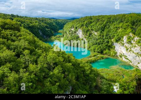 Vista aerea dei laghi del Parco Nazionale dei Laghi di Plitvice, Croazia Foto Stock