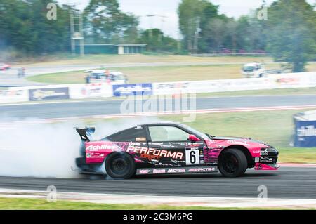 NAKHON RATCHASIMA - 12 AGOSTO: Khun Mick di PTT Racing al Concorso M-150 Storm Drift al Bonanza Racing Circuit, Nakhon Ratchasima, Thailandia su Augus Foto Stock