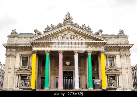 BRUXELLES, BELGIO - 2019 - Vista al Palazzo della Borsa di Bruxelles. Ex Borsa, Bruxelles è la capitale del Belgio. Foto Stock