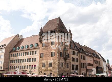 Nurnberg, Germania, agosto 11,2019: Edifici nel centro di Norimberga, di fronte alla cattedrale - Germania Foto Stock