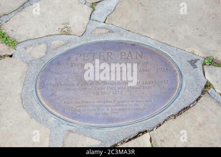 LONDRA, UK - 25 agosto 2017: Statua di Peter Pan a Kensington Gardens, Londra Foto Stock