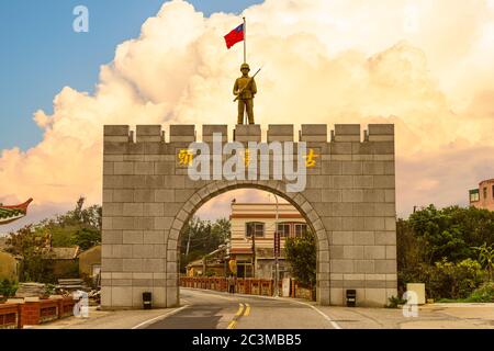 Porta principale del Guningtou Battle Museum di Kinmen, Taiwan. La traduzione del testo cinese è "Guningtou", il nome del luogo. Foto Stock