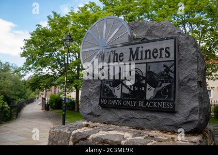 Il monumento dei minatori a Kilsyth, Scozia. No Dawn Only Blackness - un tributo alla comunità mineraria e alle numerose morti associate con l'industria. Foto Stock