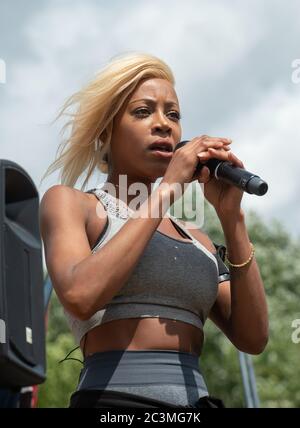 Imarn Ayton, leader attivista del movimento britannico Black Lives Matter, ha pronunciato un discorso al Speaker's Corner di Hyde Park, prima della marcia di protesta del BLMUK. Foto Stock