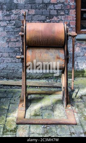 Vecchi rulli arrugginiti al Middleport Pottery Stoke su Trent Staffordshire Foto Stock