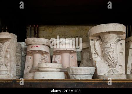 Stampi di ceramica di gesso a Middleport Pottery Stoke su Trent Staffordshire Foto Stock