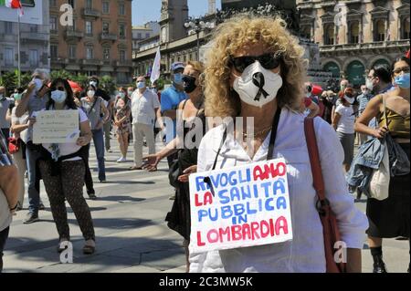 Milano, 2020 giugno, manifestazione di partiti di centro-sinistra, sindacati, associazione Medicina Democratica e molte altre organizzazioni in protesta contro la disastrosa gestione dell'emergenza Coronavirus da parte della Regione Lombardia, per chiedere la messa in servizio della Sanità pubblica e le dimissioni del Governatore Attilio Fonta e del Consigliere Giulio Gallera. Foto Stock