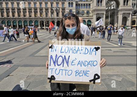 Milano, 2020 giugno, manifestazione di partiti di centro-sinistra, sindacati, associazione Medicina Democratica e molte altre organizzazioni in protesta contro la disastrosa gestione dell'emergenza Coronavirus da parte della Regione Lombardia, per chiedere la messa in servizio della Sanità pubblica e le dimissioni del Governatore Attilio Fonta e del Consigliere Giulio Gallera. Foto Stock