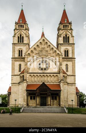 La Chiesa di San Francesco d'Assisi, conosciuta anche come Chiesa del Giubileo dell'Imperatore e Chiesa del Messico, è una chiesa cattolica in stile basilica di Vienna. Foto Stock