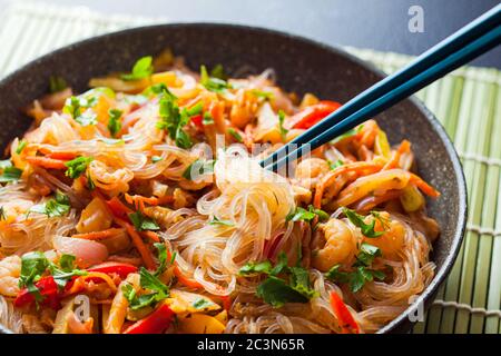 Cibo coreano, mescolare la padella e il piatto caldo Foto Stock