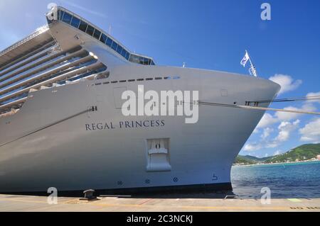 Regal Princess attraccato a Sint Maarten Foto Stock