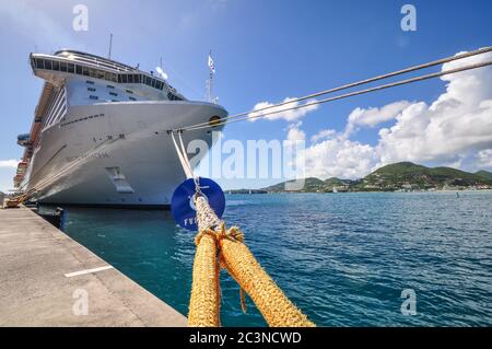 Regal Princess attraccato a Sint Maarten Foto Stock