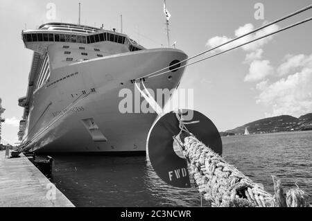 Regal Princess attraccato a Sint Maarten Foto Stock