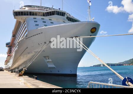 Regal Princess attraccato a Sint Maarten Foto Stock