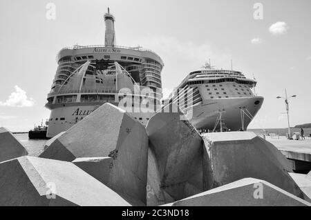 Regal Princess attraccato a Sint Maarten Foto Stock