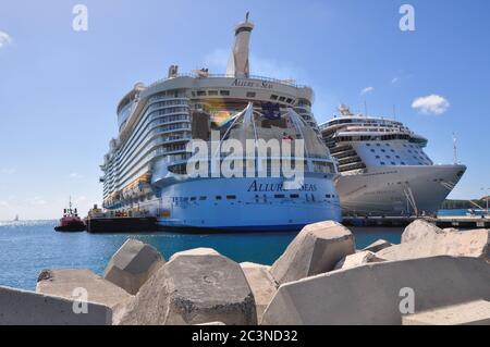 Regal Princess attraccato a Sint Maarten Foto Stock