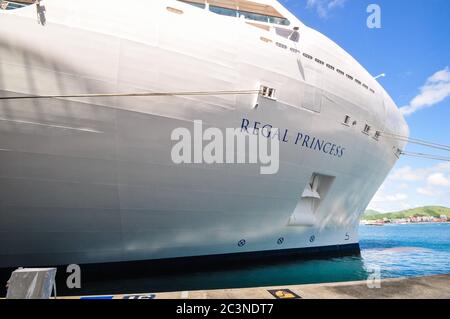 Regal Princess attraccato a Sint Maarten Foto Stock