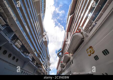 Regal Princess attraccato a Sint Maarten Foto Stock