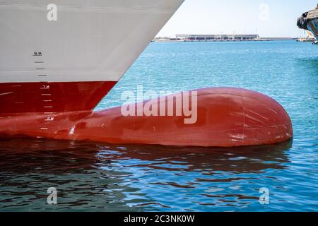 Arco bulboso. Scafo e linea d'acqua. Parti di una nave. Foto Stock