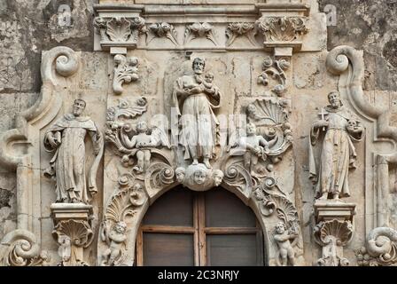 Intagli nella facciata della chiesa alla Missione di San Jose di San Antonio, Texas, Stati Uniti d'America Foto Stock