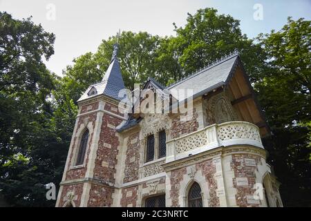 Le Port-Marly, Francia - 24 giugno 2018: Chateau d'If (architetto Hippolyte Durand) nel Parco de Monte-Cristo, studio di scrittura di Alexandre Dumas, il suo f Foto Stock