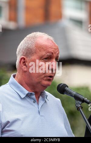 Belfast, Regno Unito. 16 luglio 2018. 07/2018/16 file immagine. Bobby Story indirizzi Community Support Rally Credit: Bonzo/Alamy Live News Foto Stock