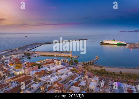 La città di Rethymno a Creta in Grecia. Il vecchio porto veneziano. Foto Stock