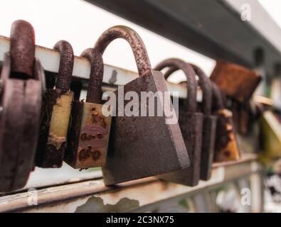 vecchio lucchetto in ferro bloccato astratto vintage sfondo Foto Stock