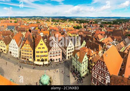 Vista panoramica aerea di Rothenburg in una bella giornata estiva, la Germania Foto Stock