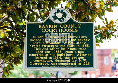 Brandon, MS / USA - 20 giugno 2020: Segno storico dei cortili della contea di Rankin nel centro di Brandon, MS Foto Stock