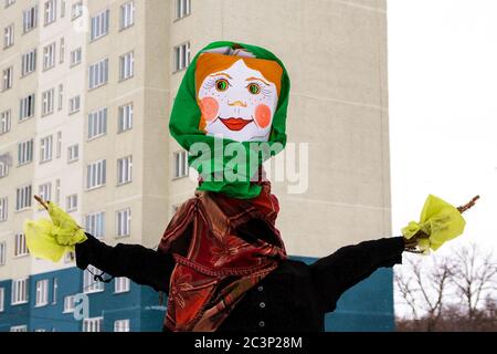 Bambola Lady Maslenitsa per culmine della celebrazione ultimo giorno di Cheesefare settimana per bruciarla in shrovetide falò Foto Stock