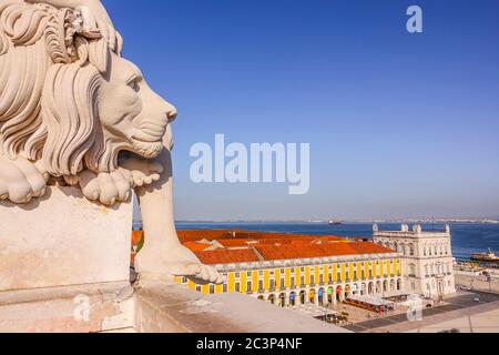 I leoni sull'arco di Augusta Street a Lisbona - LISBONA - PORTOGALLO - 17 GIUGNO 2017 Foto Stock