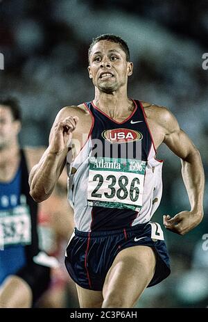 DaN o'Brien (USA) si è garante del decathlon ai Giochi Olimpici estivi del 1996 Foto Stock